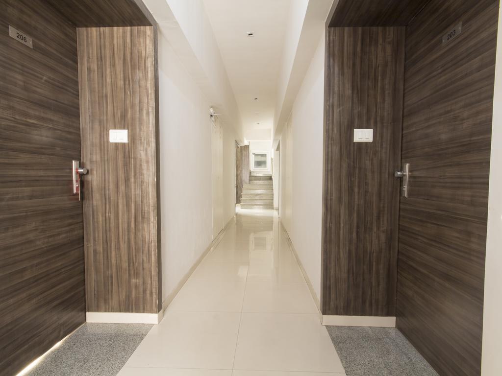 Hotel Monarch Guestline In Midc Rabale, Navi Mumbai Exterior foto